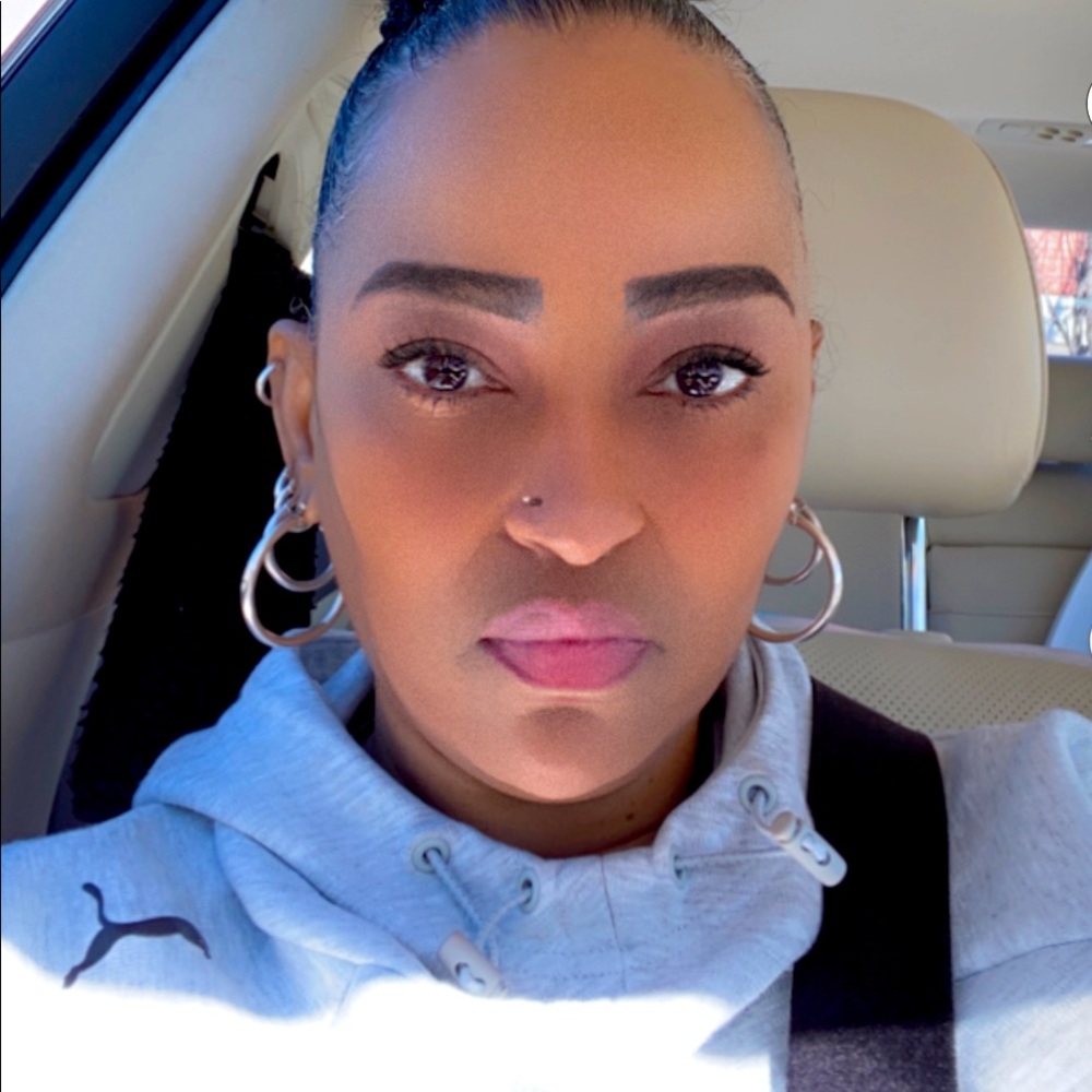 Meet your Posher, Pamela